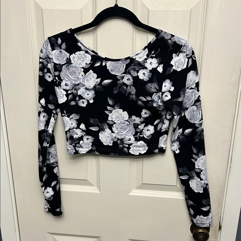 Forever 21 Black and White Floral Crop Top